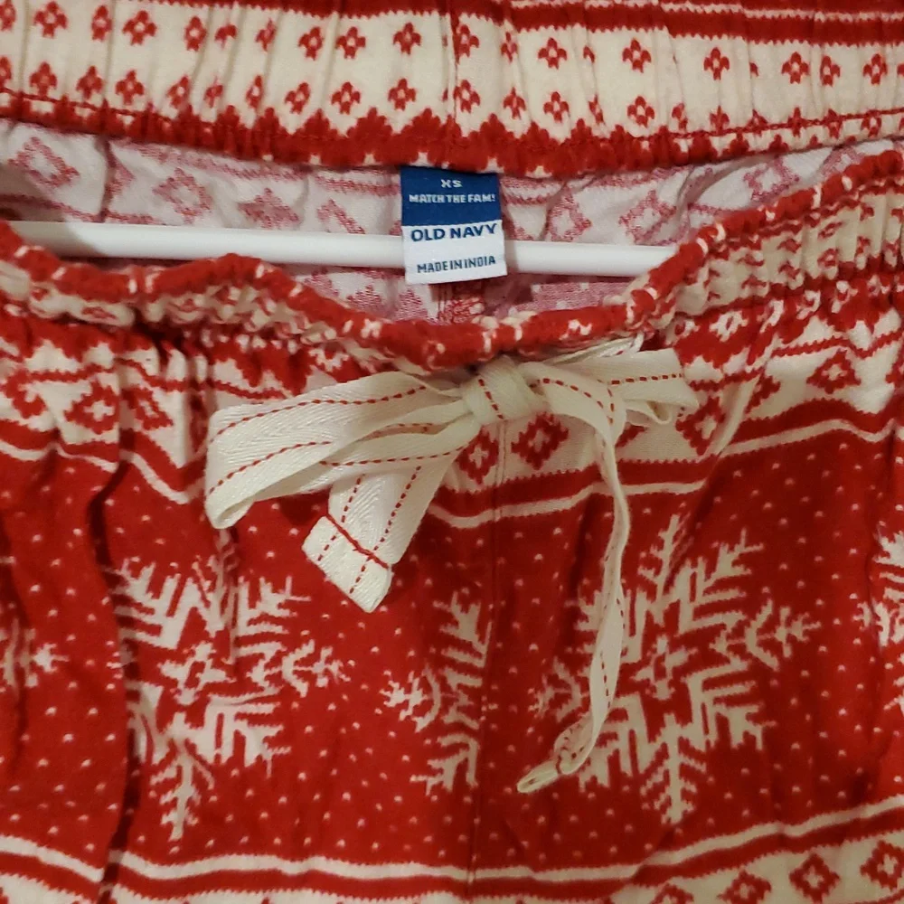 Old Navy PJ 🐧 Lounge Pants Red White Snowflake Patterned Joggers XS Like NEW